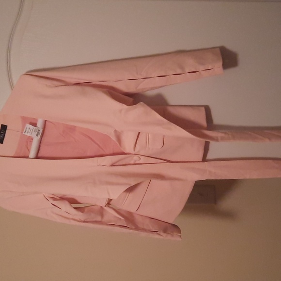 A jacket - Picture 4 of 6
